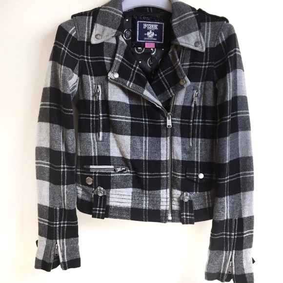 PINK Victoria's Secret Jackets & Blazers - PINK Victoria's Secret flannel jacket